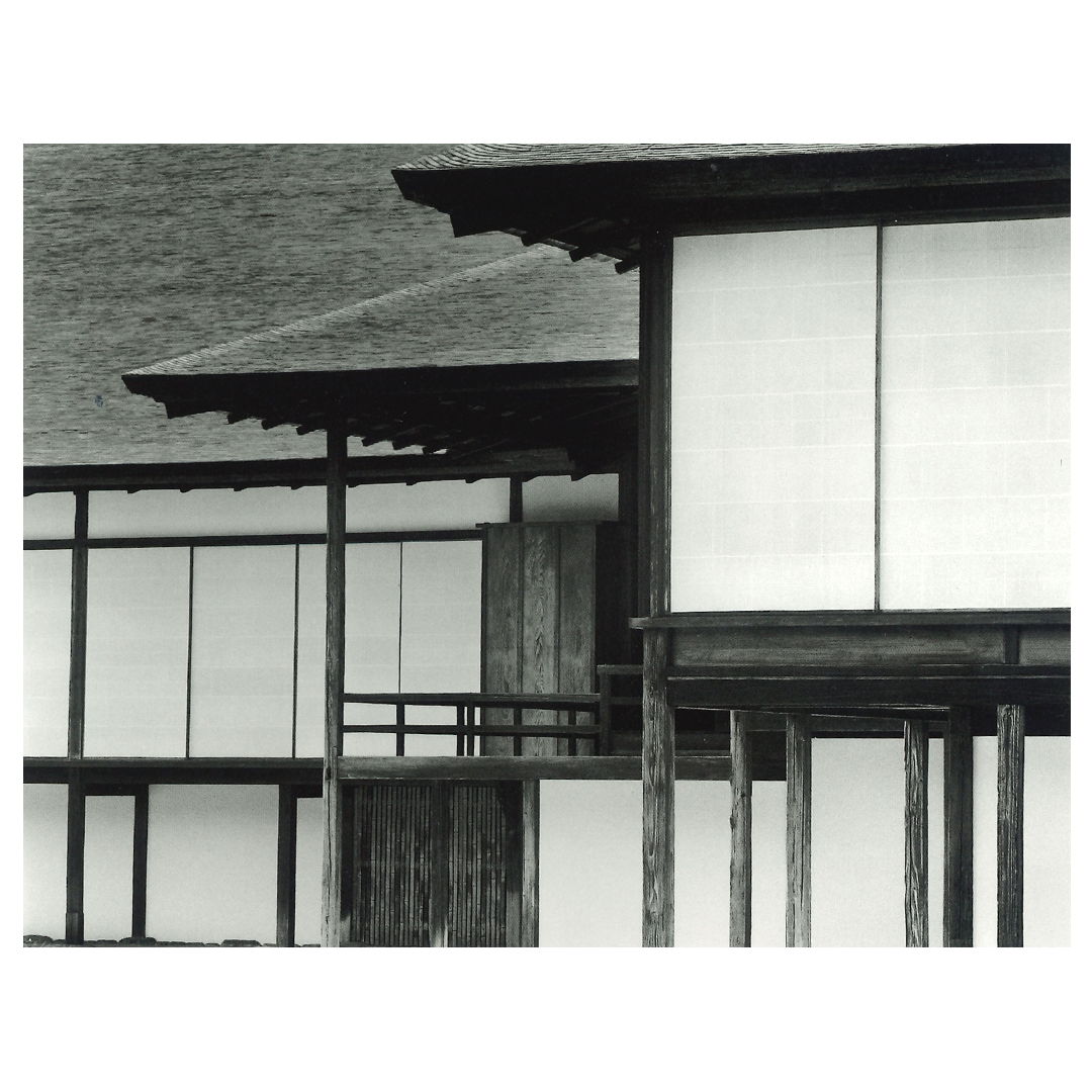 Ishimoto, Yasuhiro. The Photography of Yasuhiro Ishimoto. Aichi, 第13回共同巡回展実行委員会, 2012.