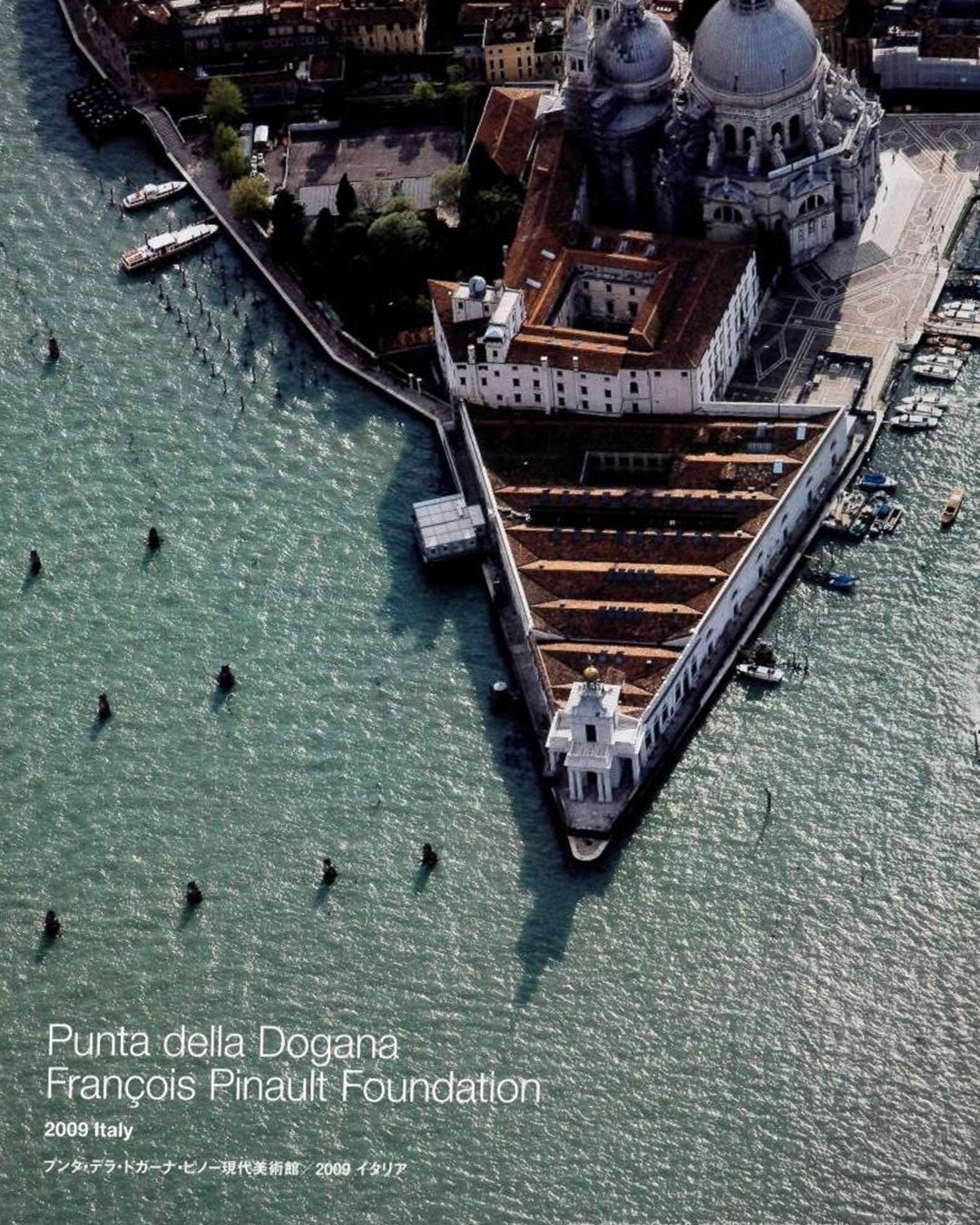 Magazine House. Casa Brutus. 2011, pp. 33-34.