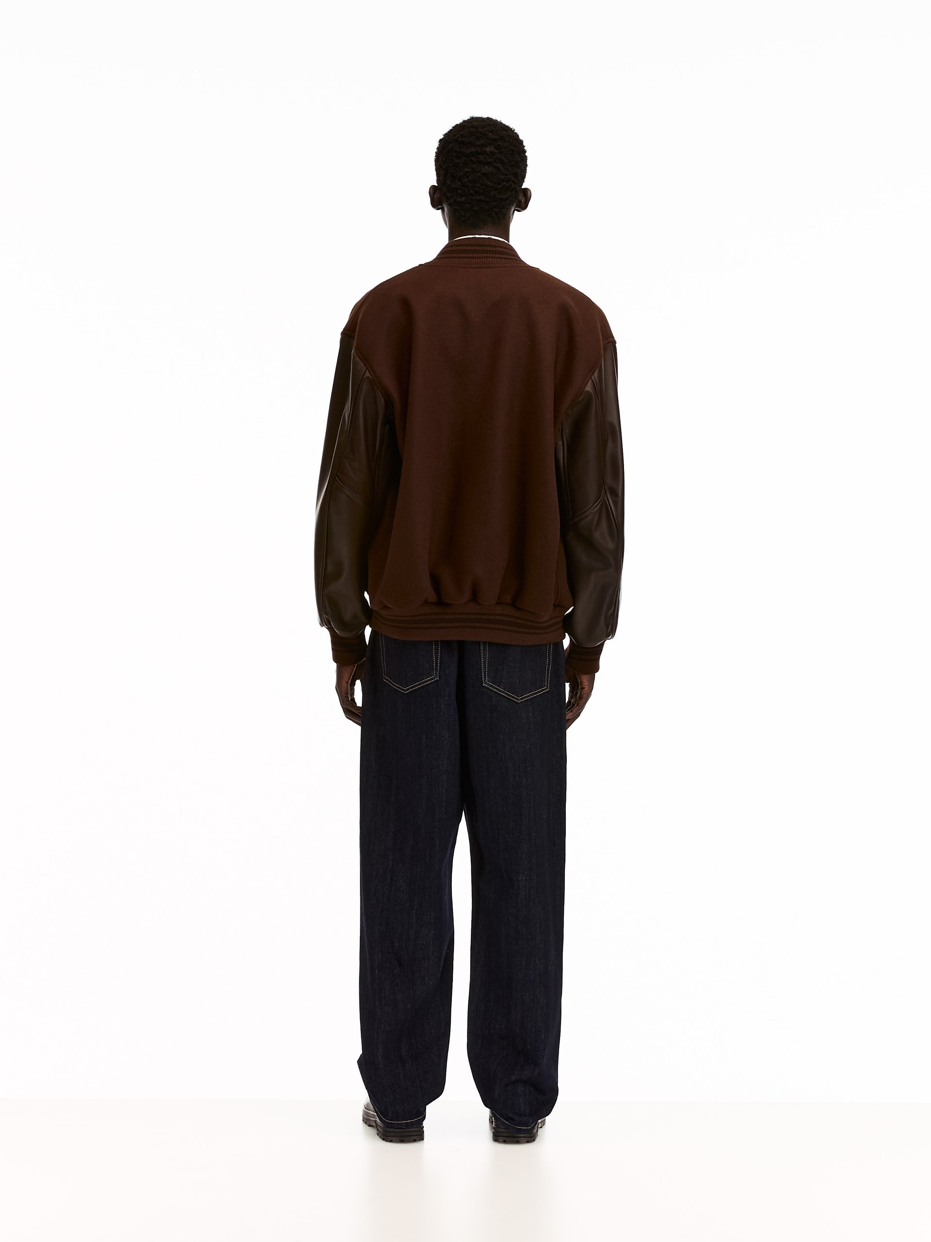 vowels-aw25-model-brown- 